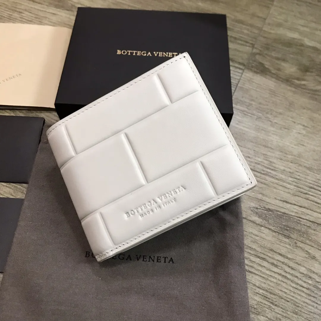 Padded leather wallet • 8 card slots, 1 bill compartment and 2 additional compartments • Check pattern nappa padding exterior • Smooth calfskin lining 778#
